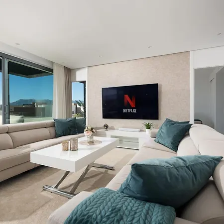 Amazing Penthouse In With Private Pool Apartment *